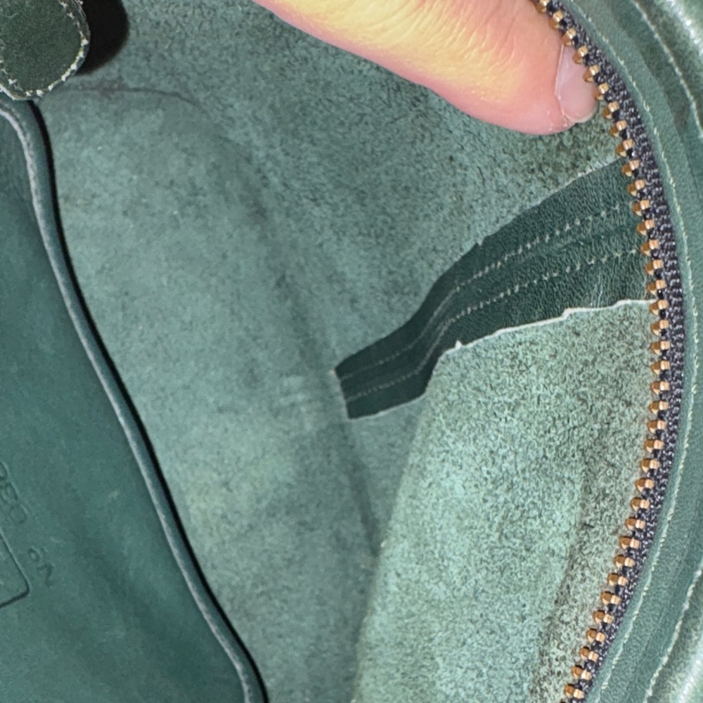 Vintage 90's Coach Cowhide Leather Crossbody Bag. Made is Usa. - Picture 7 of 12